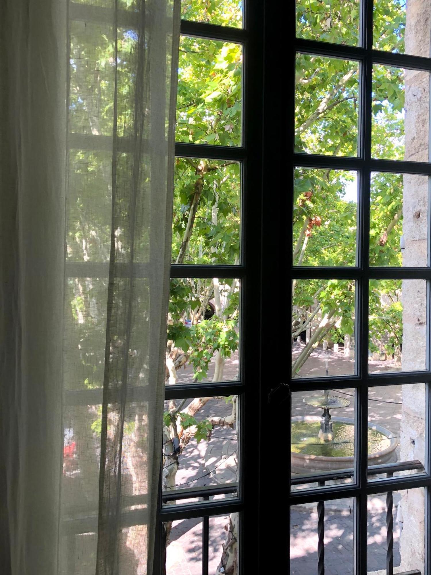 La Boheme Place Aux Herbes Uzès Eksteriør billede